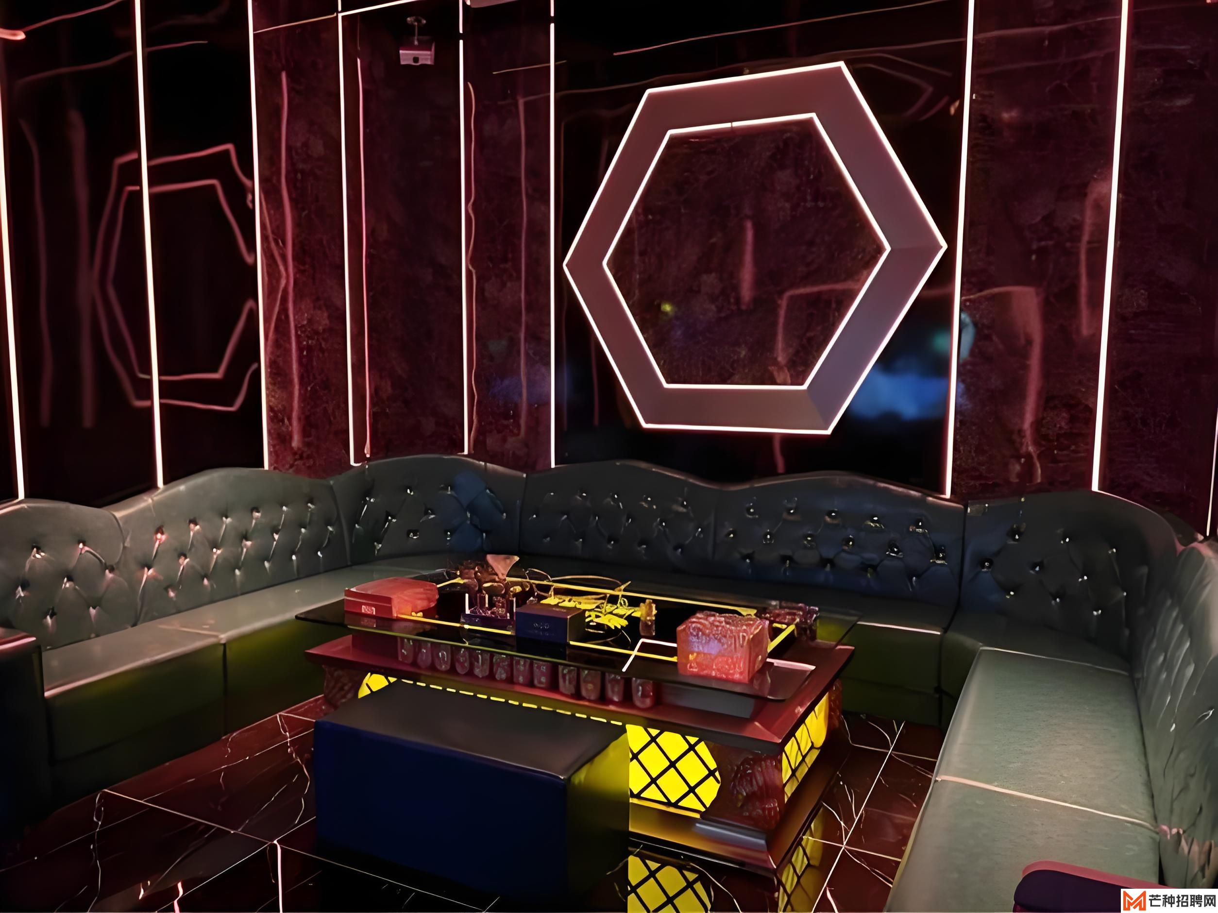 成都酒吧夜场招聘：兼职与全职的自由选择，稳定收入的可靠保障