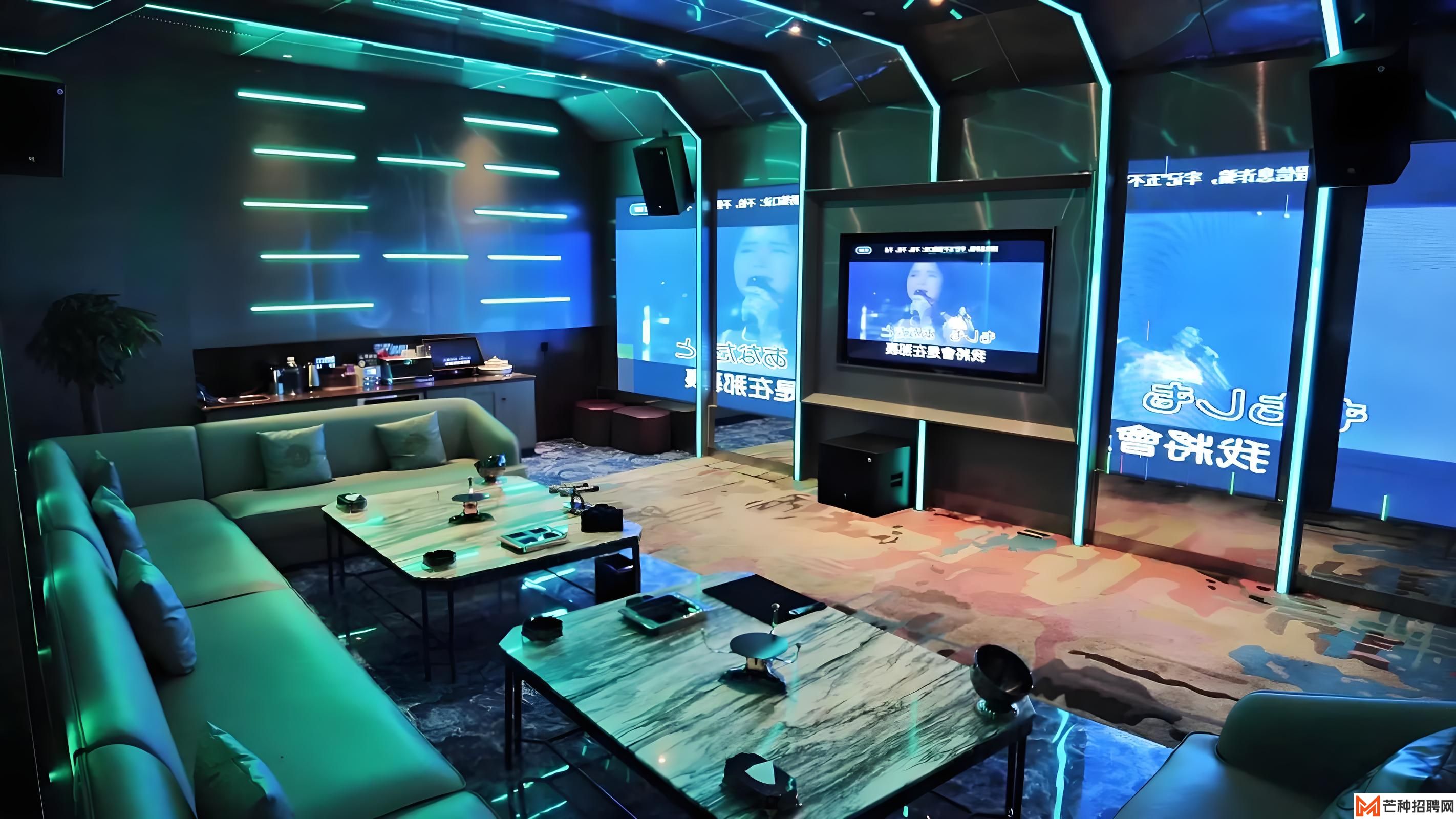 夜晚的成都339酒吧街：潮流青年的聚集地