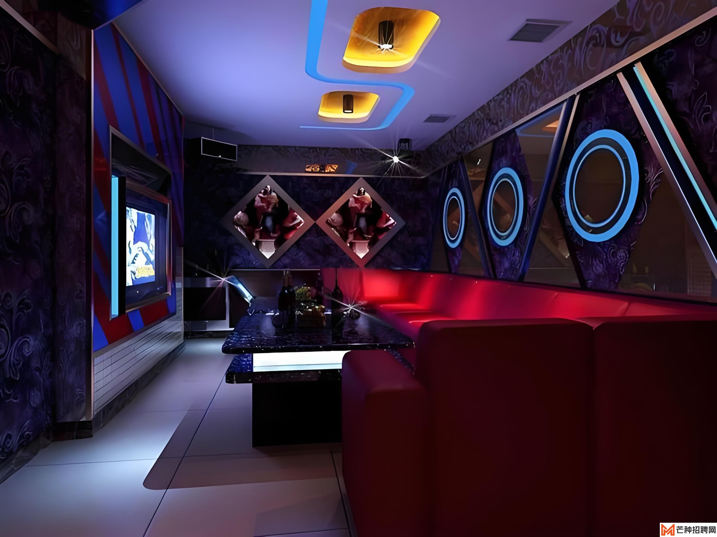 南门夜色：成都南门精品酒吧招聘女性调酒师助理